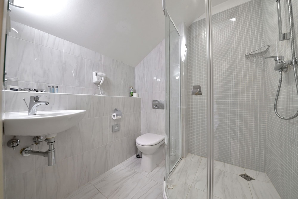 Standard Single Room with Air Conditioning photo 2