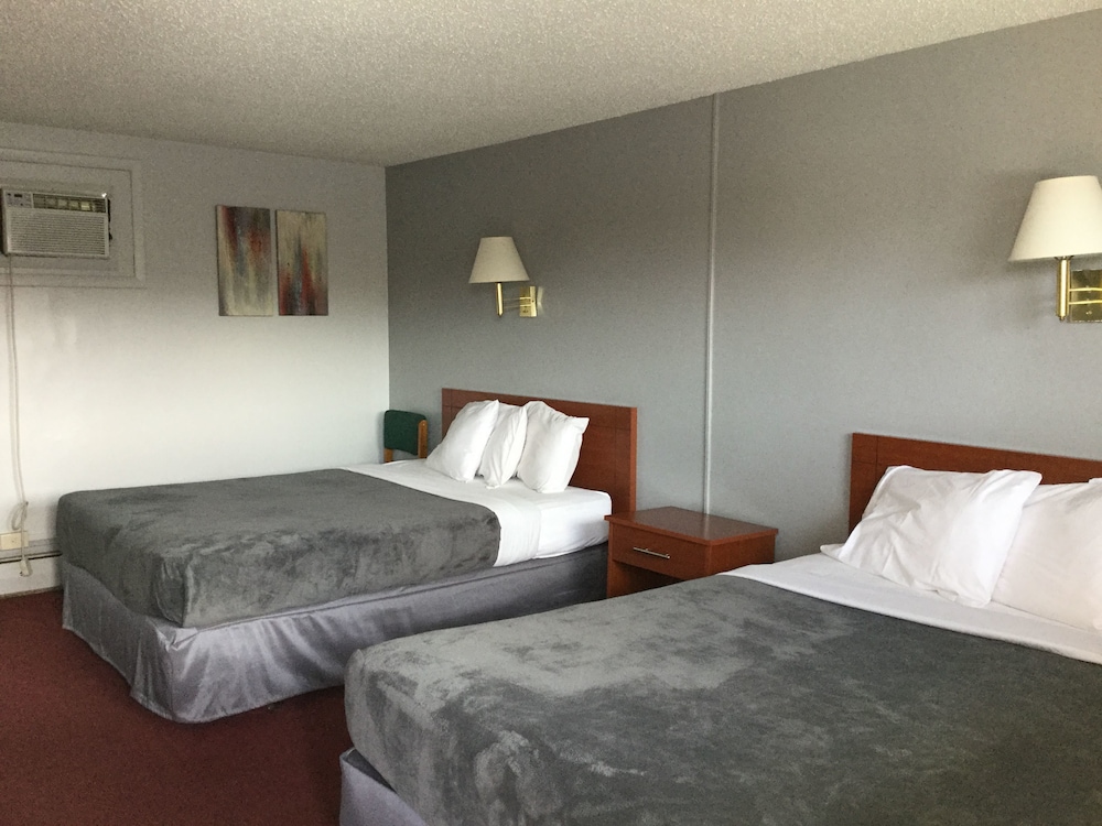 Standard Room, 2 Queen Beds, Refrigerator & Microwave photo 1