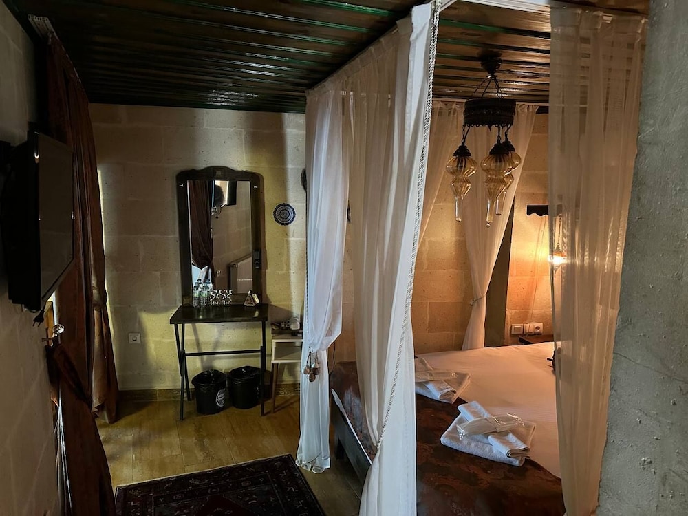 Deluxe Room - Photo 6