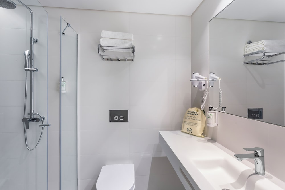 Standard Twin Room - Photo 4
