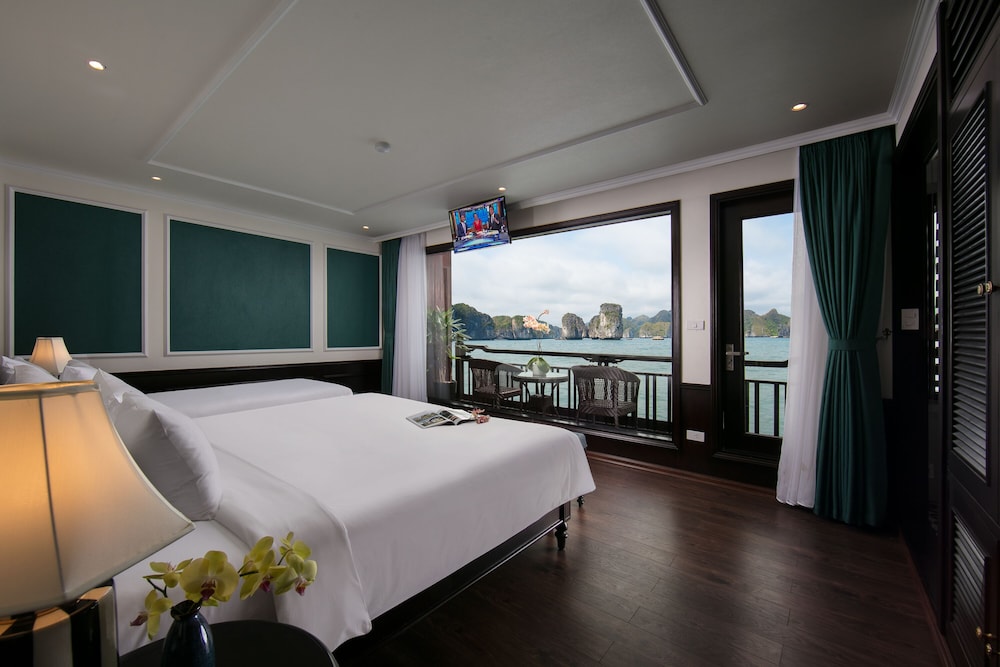 Junior Family Suite Full Ocean View, Private Balcony photo 1
