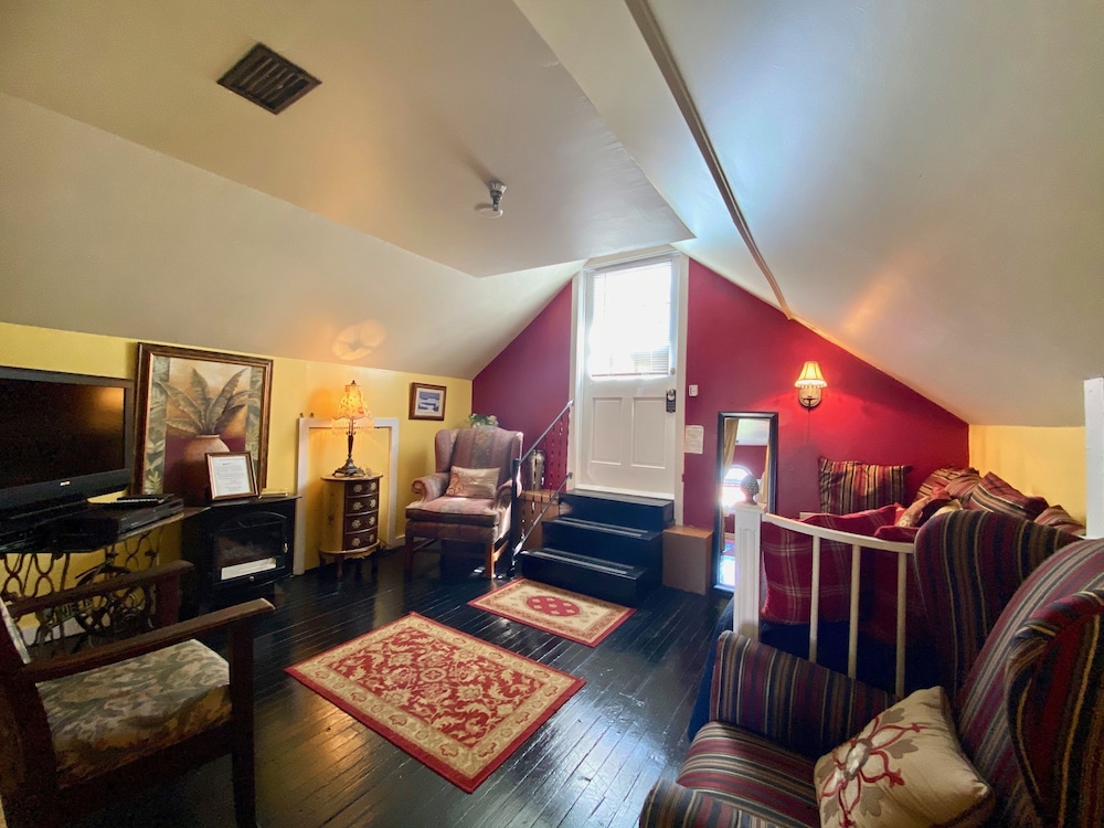 Penny's Attic photo 3