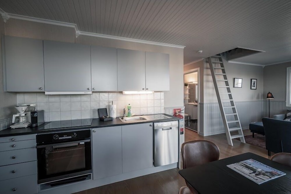 1 Bedroom apartment with sleeping alcove photo 3