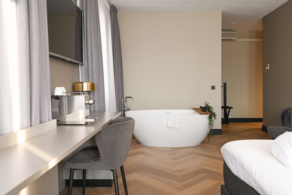 Junior Room, 1 King Bed - Photo 3