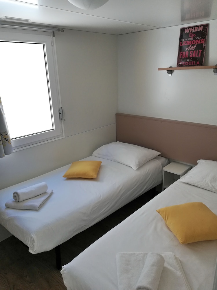 Standard Mobile Home photo 2