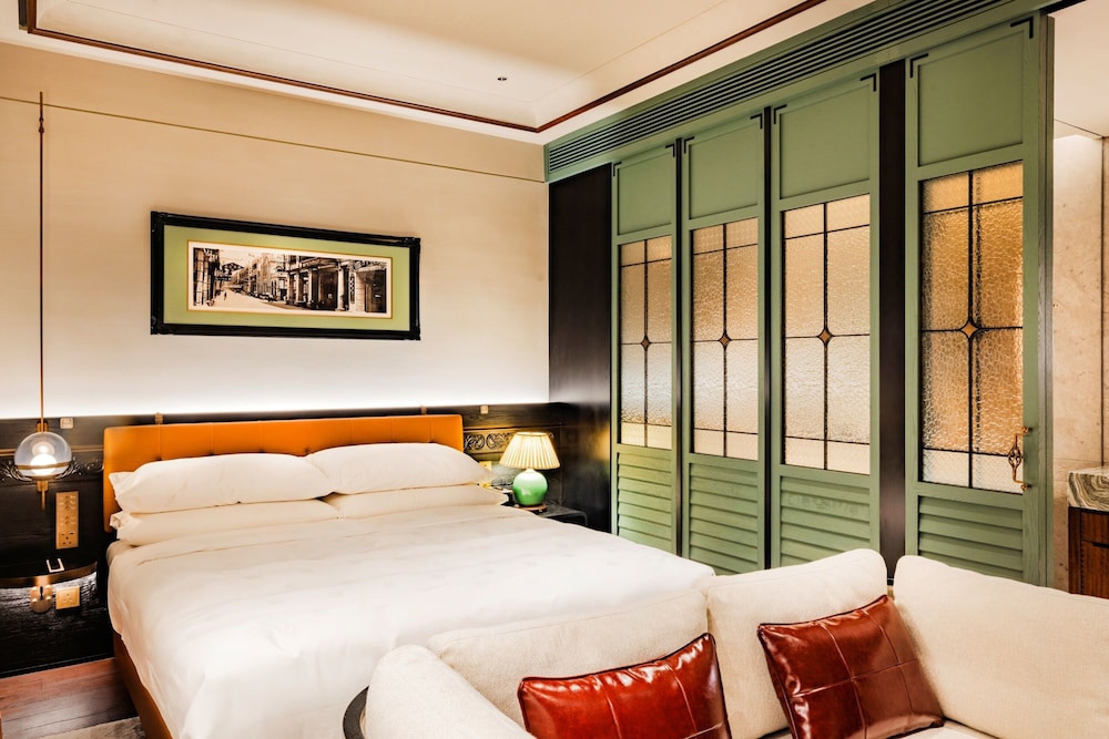 Deluxe Room, 1 Queen Bed, City View