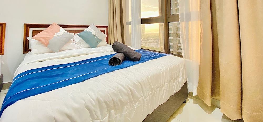 Grand Apartment, 2 Bedrooms, Microwave, City View photo 3
