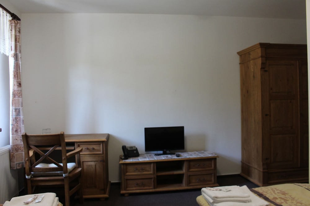 Economy Twin Room - Photo 2