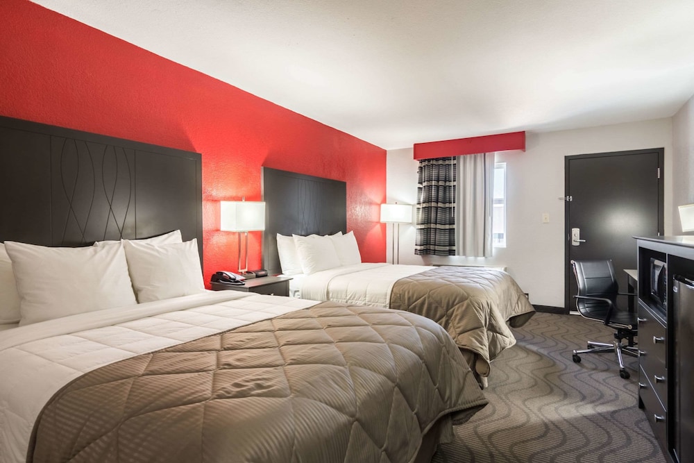 Suite, Multiple Beds, Non Smoking (Living Room) photo 3