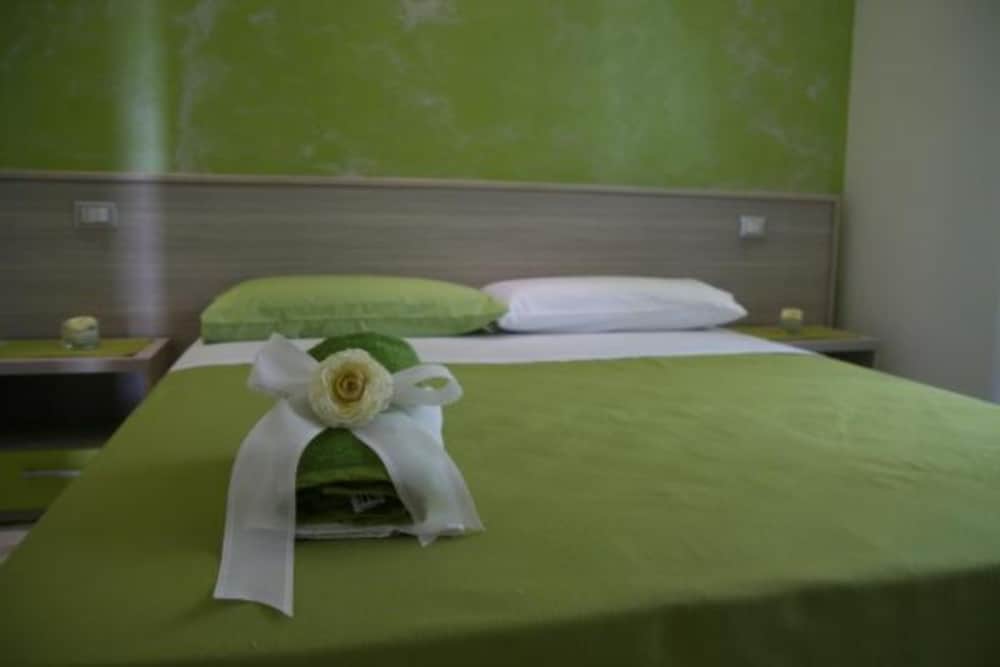 Double Room, 1 Queen Bed (Rosa Bianca) photo 1