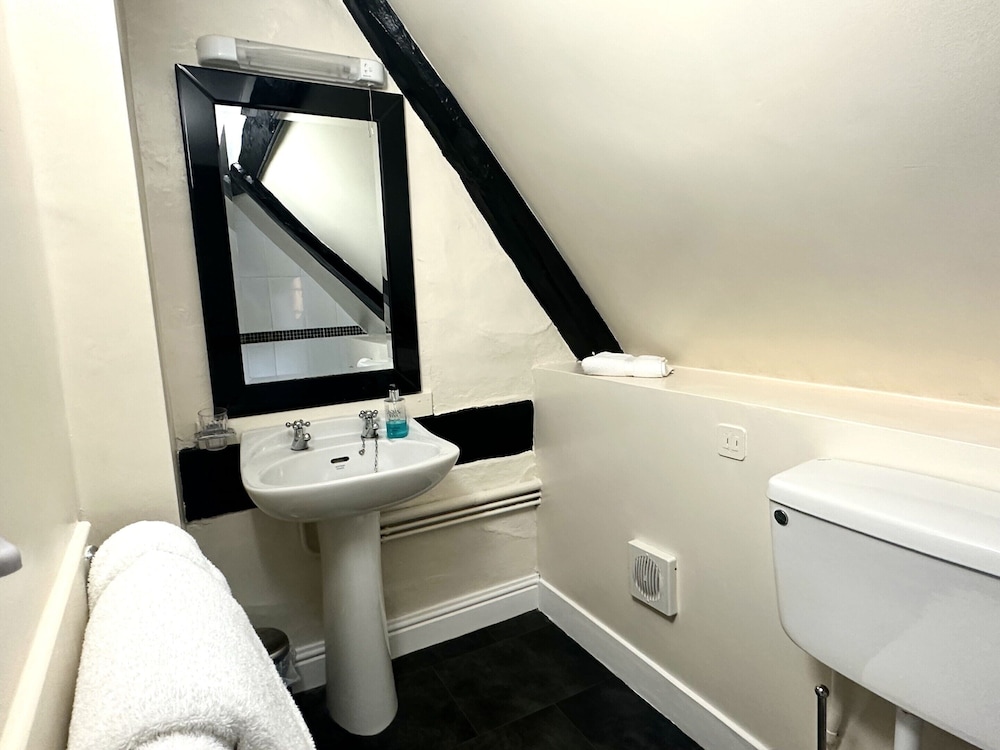 Superior Double Room, Ensuite - Photo 3
