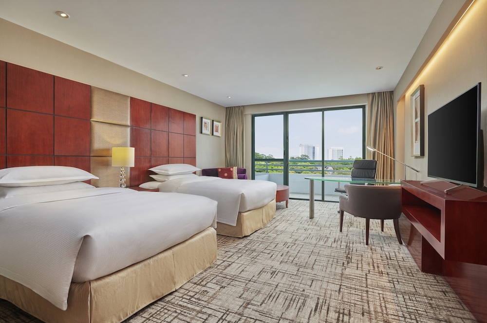 Deluxe Twin Room with Balcony - Photo 1