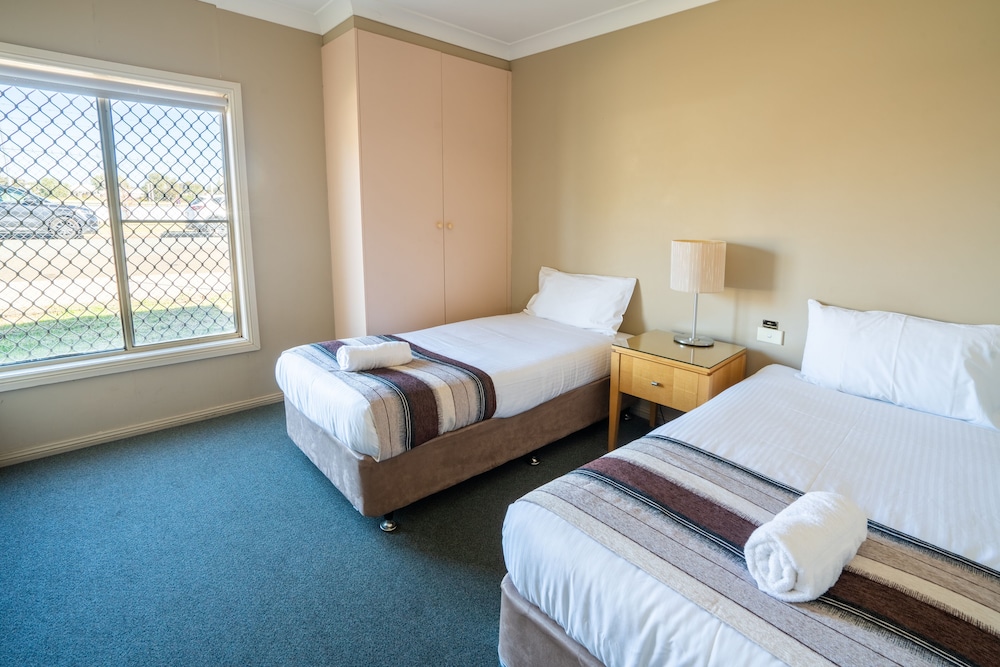Deluxe Suite, 2 Bedrooms, Non Smoking, Kitchenette (Unit) photo 3