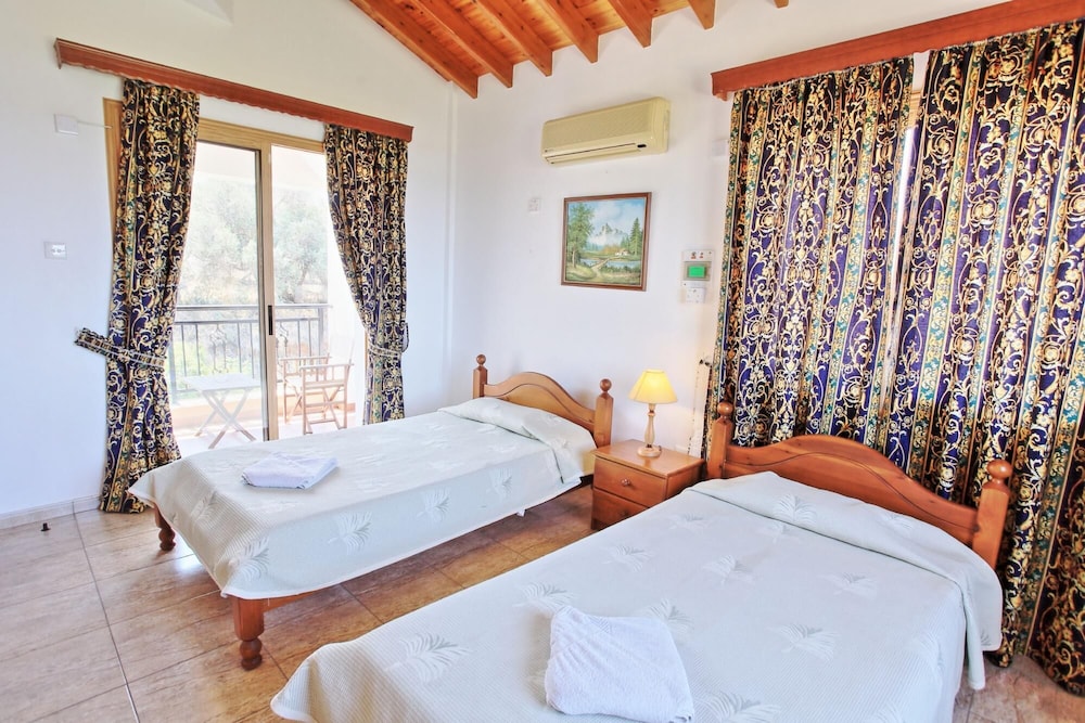 Villa, Accessible photo 1