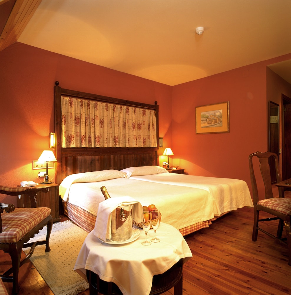Standard Twin Room (3 Adults)