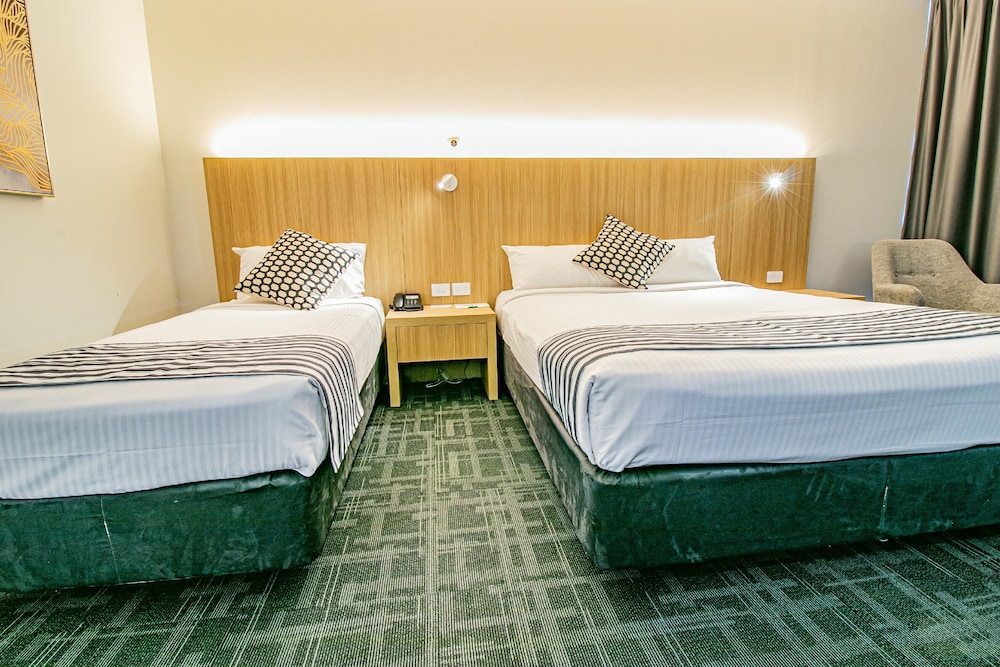 Ocean Side Queen Room - Photo 8