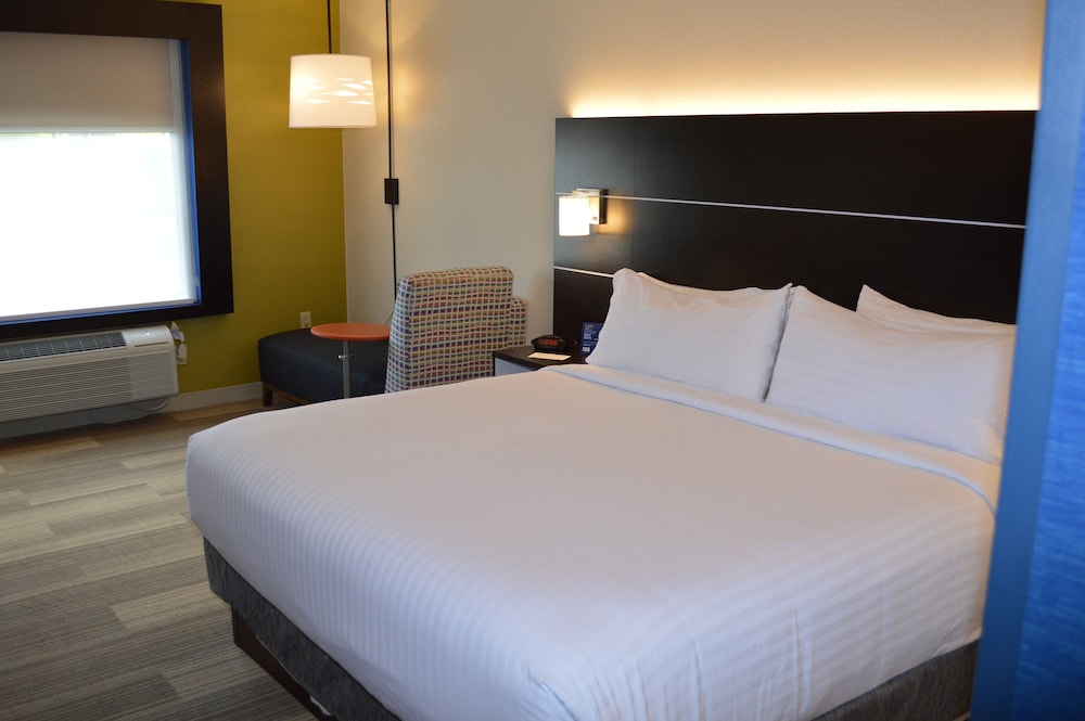Standard Room, 1 King Bed - Photo 1