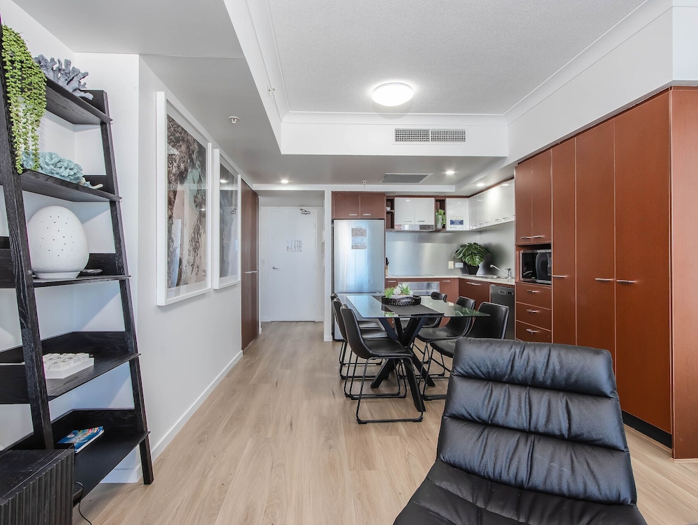 Two-Bedroom Apartment (High Floor) photo 2
