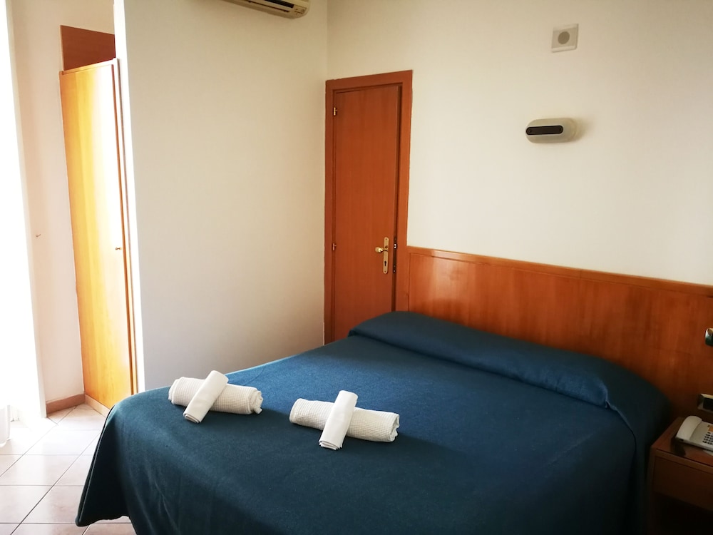 Standard Double Room - Photo 1