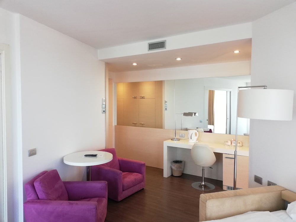 Suite (Pet friendly) - Photo 3