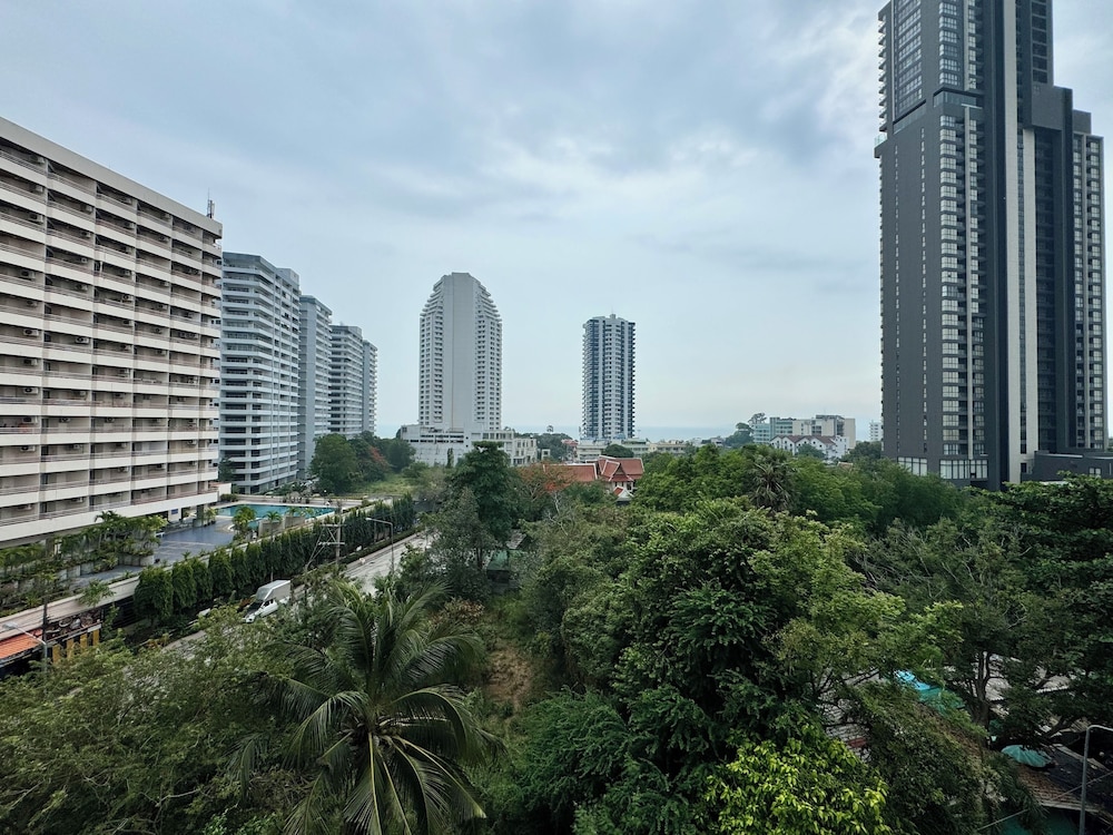 Deluxe Condo, Sea View photo 2