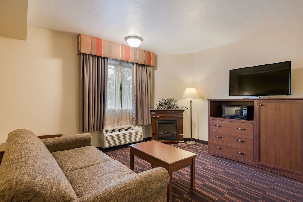 Suite, 1 King Bed, Non Smoking, Jetted Tub photo 3
