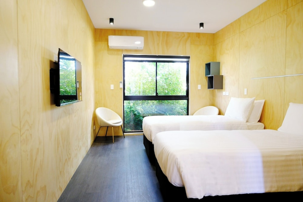 Accessible Deluxe Twin Room photo 2