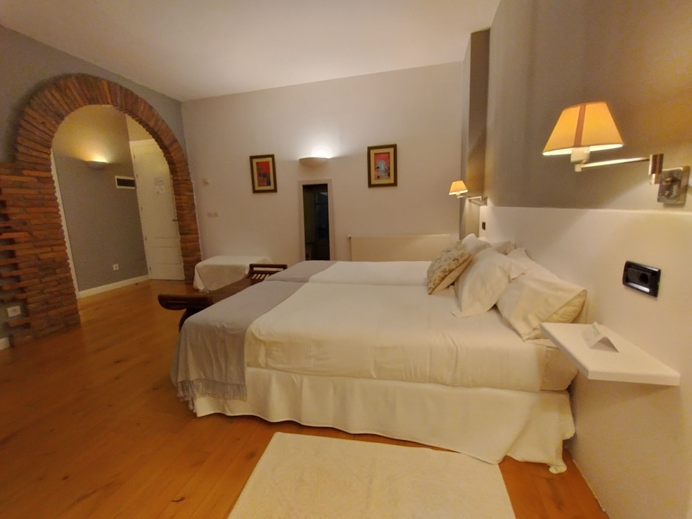 Deluxe Double Room - Photo 3