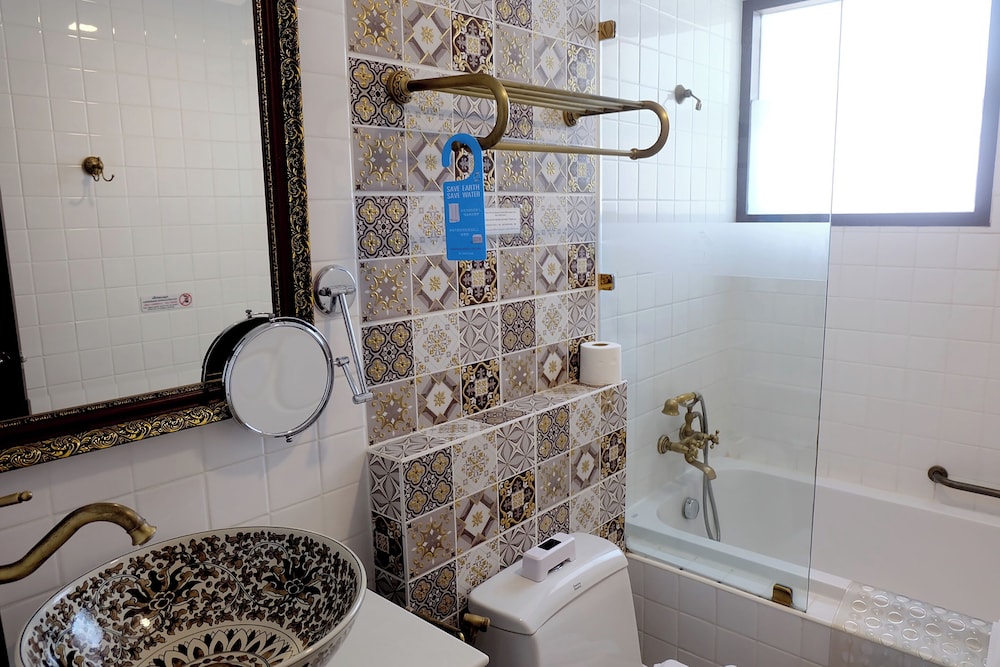 Grand Double Room, 1 King Bed, Accessible, Non Smoking photo 2