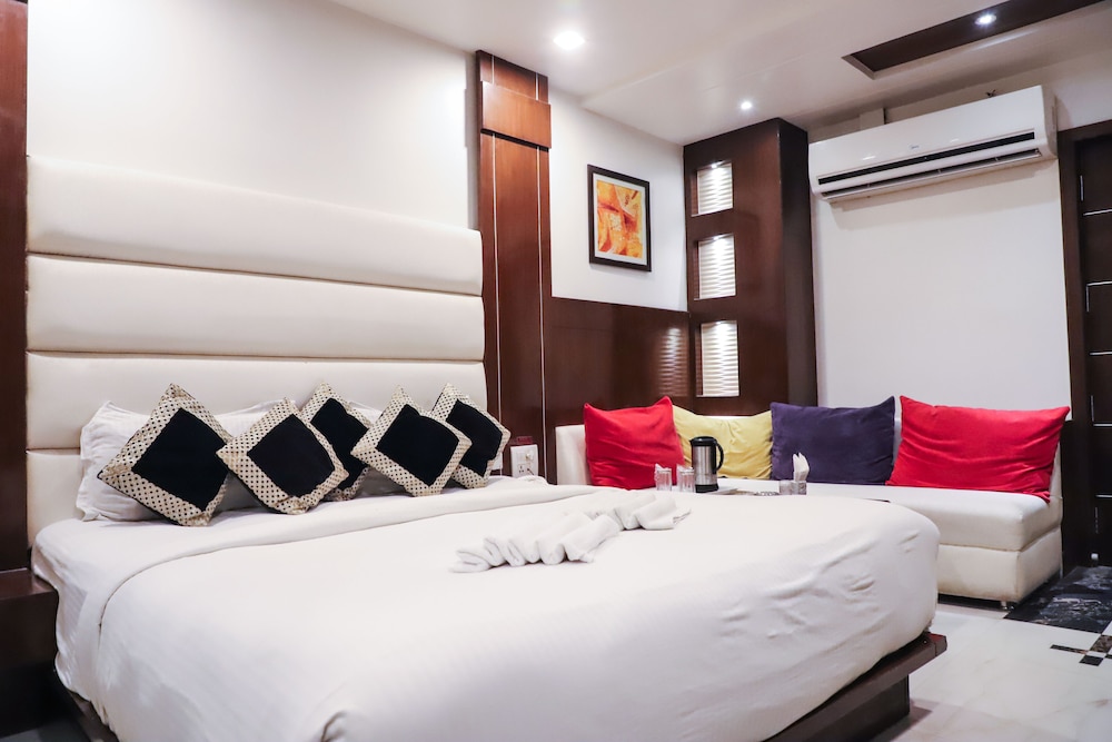 Premium Double Room, 1 King Bed, Non Smoking photo 1