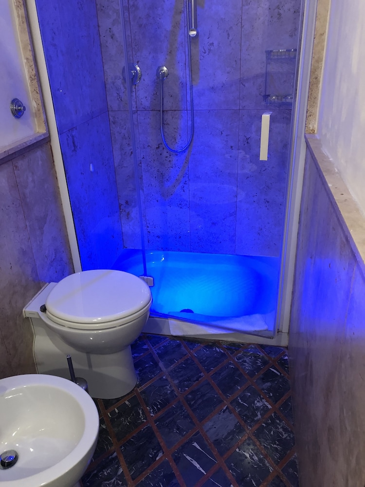 Standard Triple Room - Photo 16