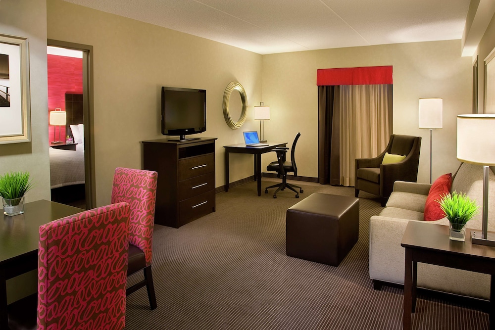 2 Bedroom Suite, One King and Two Queen Beds, Non Smoking photo 1