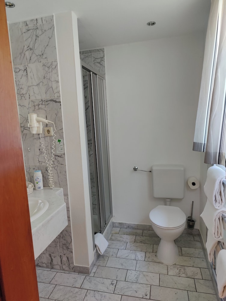 Basic Double Room photo 2