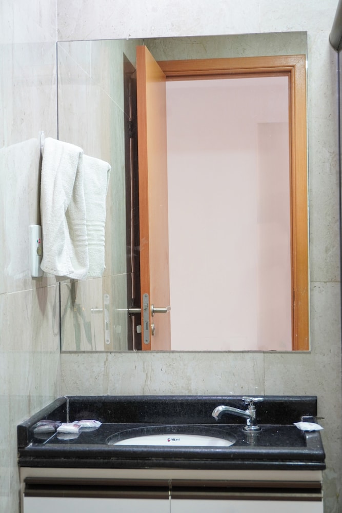 Deluxe Double or Twin Room - Photo 10