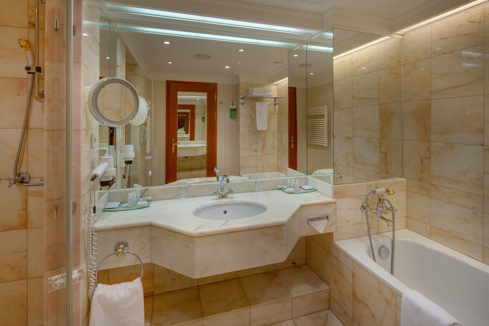 Standard Double Room, Balcony - Photo 5
