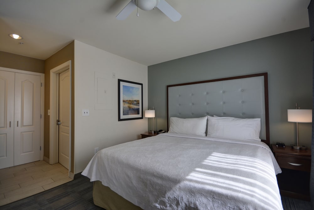 Suite, 1 King Bed, Accessible (Hearing)