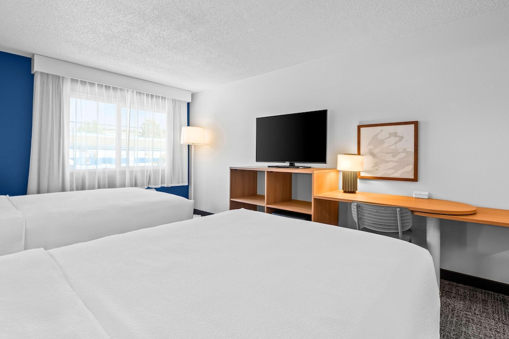 Room, 2 Queen Beds - Photo 2