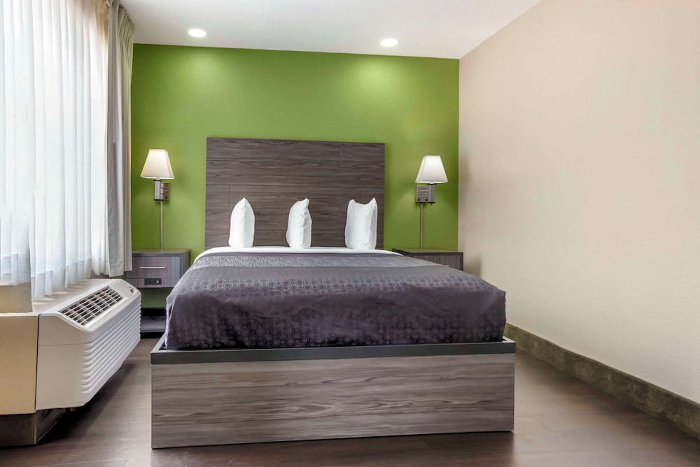 Suite, 2 Queen Beds, Non Smoking (Upgrade) - Photo 2