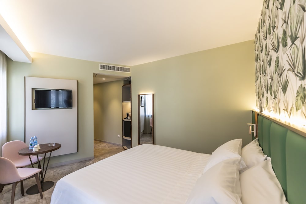 Deluxe Double Room, City View photo 2