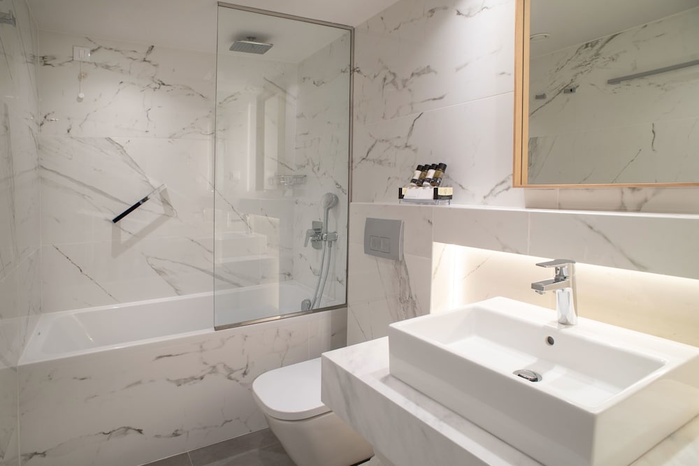 Suite - Photo 3