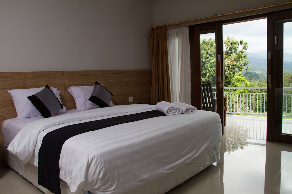 Superior Room, 1 King Bed, Pool View photo 3
