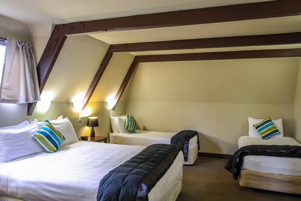 Lodge (4 Queen & 4 Single Beds) photo 2