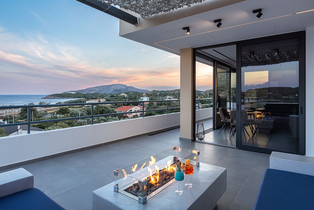 Signature Apartment, 1 Queen Bed with Sofa bed, Balcony, Sea View photo 1