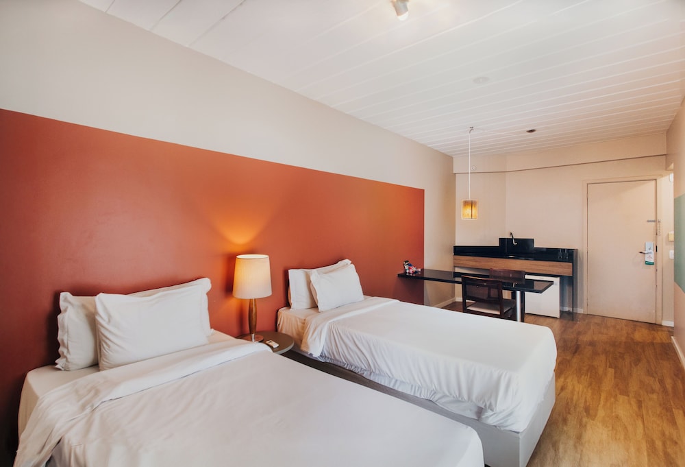 Executive Suite - Photo 3