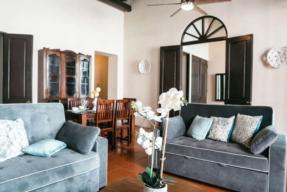 Luxurious and Central Suite (Is in 206 Calle Cristo Apt 2, San Juan PR)