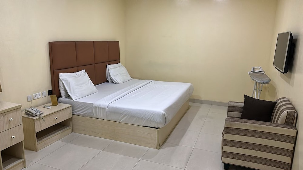 Executive Suite - Photo 1
