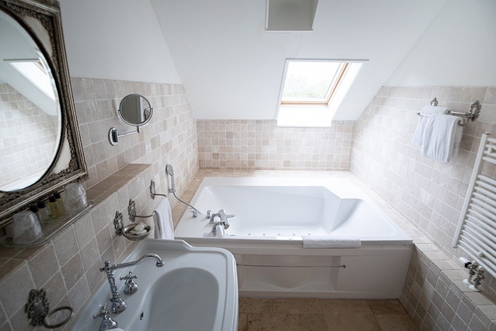 Luxury Double Room, 1 King Bed, Hot Tub photo 2