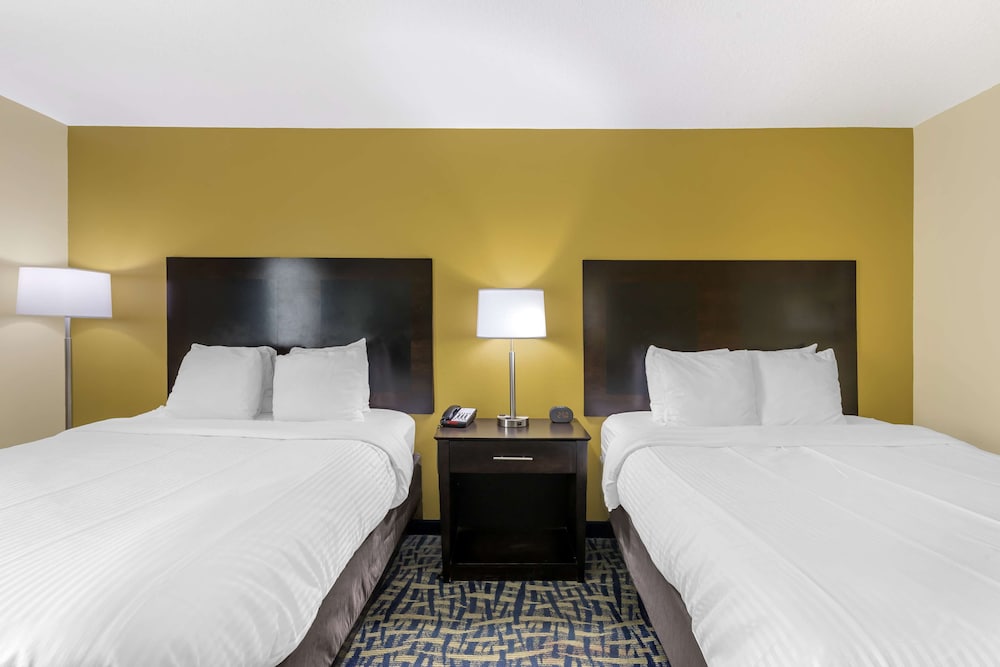 Standard Room, 2 Queen Beds, Accessible, Bathtub - Photo 2