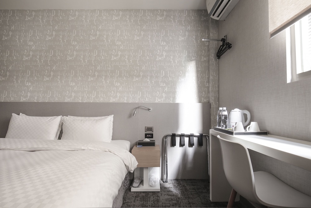 Double Room, 1 King Bed, Non Smoking photo 2