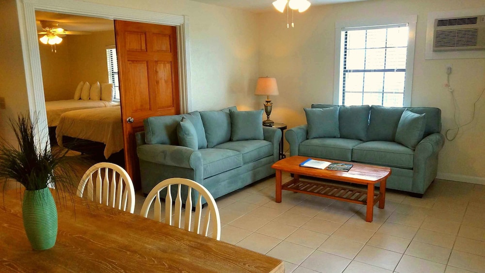 Suite, 1 Bedroom, Kitchen, Sea Facing photo 1